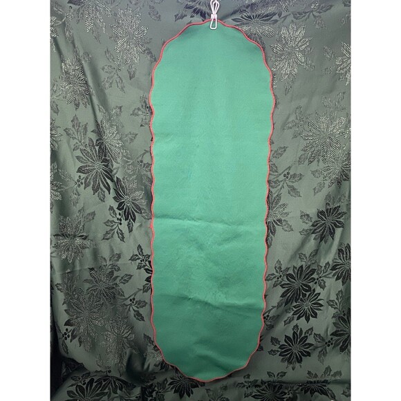 Vtg Table Runner Beautiful Red Lace Look with Poinsettia Pattern & Green Backer - Picture 4 of 7